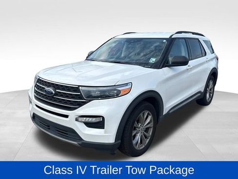 Used 2022 Ford Explorer XLT w/ Equipment Group 202A RWD image 3