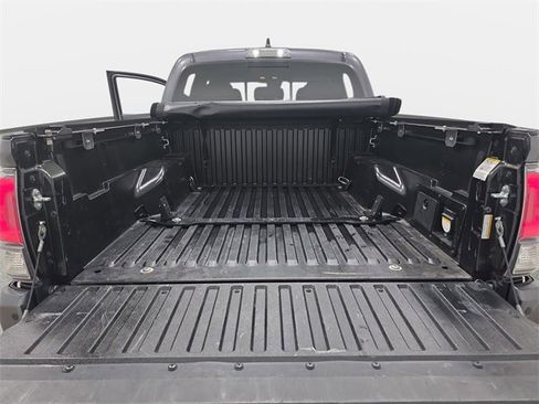 Used 2022 Toyota Tacoma TRD Sport image 34