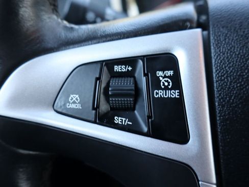 Used 2017 Chevrolet Equinox LT w/ Convenience Package image 28