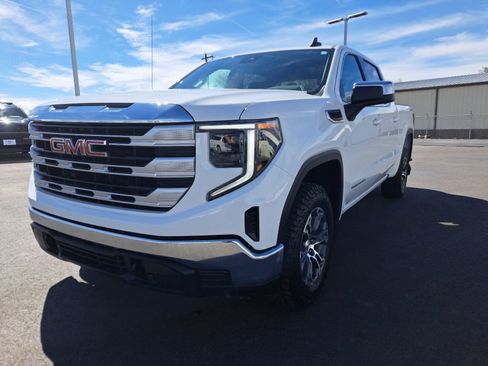 Used 2023 GMC Sierra 1500 SLE image 12