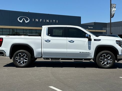 Used 2022 GMC Sierra 1500 SLT w/ X31 Off-Road Package image 3