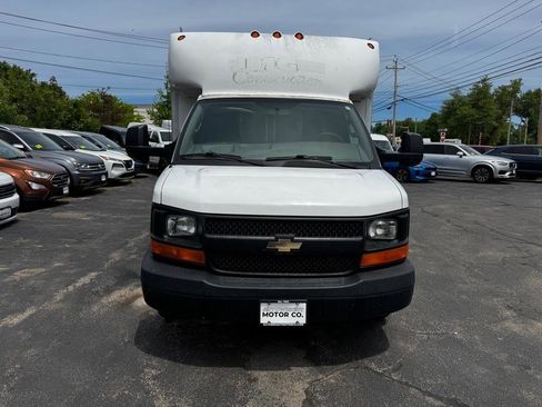 Used 2017 Chevrolet Express 4500 RWD image 9