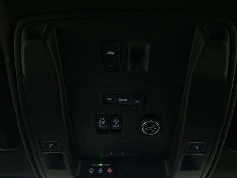 Used 2017 Cadillac Escalade Platinum AWD/4WD image 31