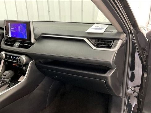 Used 2024 Toyota RAV4 XLE AWD/4WD image 17