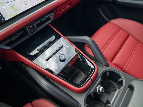 Certified 2025 Porsche Cayenne E-Hybrid AWD/4WD image 21