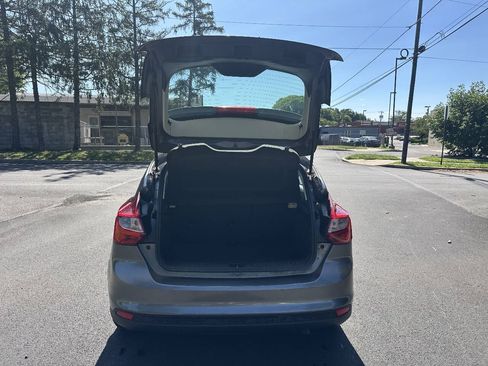 Used 2013 Ford Focus SE w/ SE Winter Pkg FWD image 6