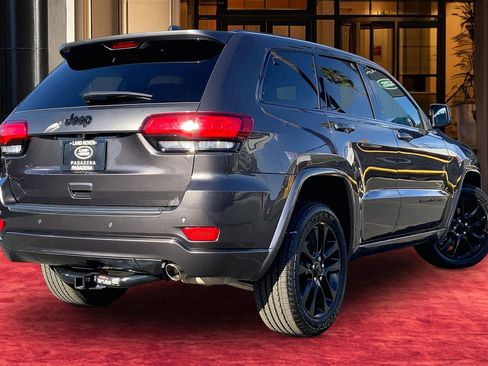 Used 2021 Jeep Grand Cherokee Laredo X image 12