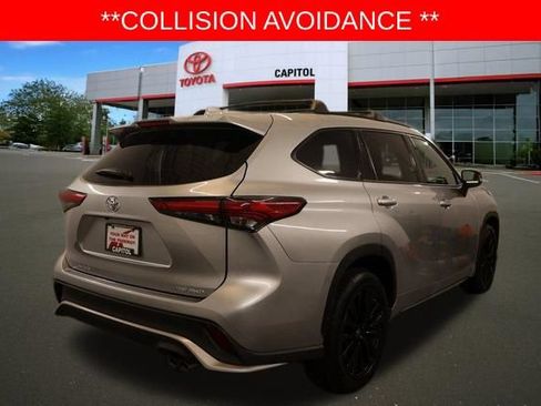 Used 2023 Toyota Highlander XSE AWD/4WD image 4