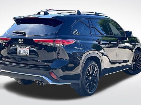 Used 2023 Toyota Highlander XSE FWD image 10