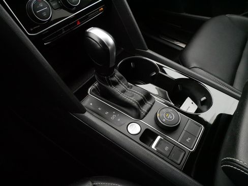 Certified 2023 Volkswagen Atlas SE image 24