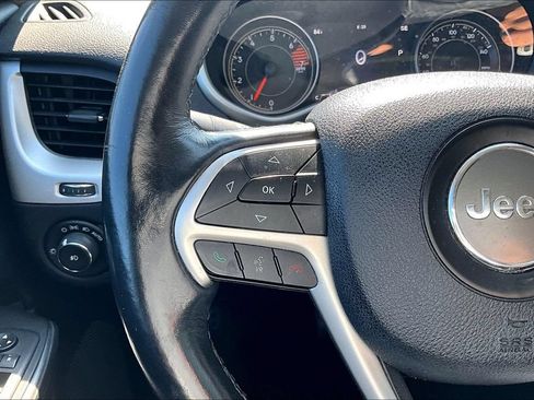 Used 2016 Jeep Cherokee Trailhawk w/ Cold Weather Group AWD/4WD image 10