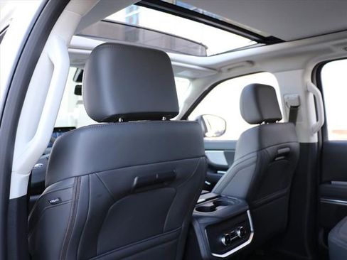 New 2025 Ford Expedition Active image 15