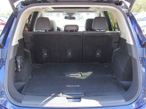 Certified 2025 Nissan Rogue SL w/ SL Premium Package FWD image 5