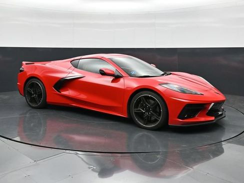 Used 2020 Chevrolet Corvette Stingray Preferred Cpe w/ 2LT Preferred Equipment Group RWD image 3