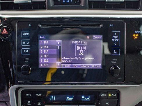 Used 2019 Toyota Corolla LE image 25