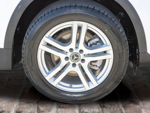 Used 2022 Mercedes-Benz GLA 250 w/ Premium Package Lite image 38