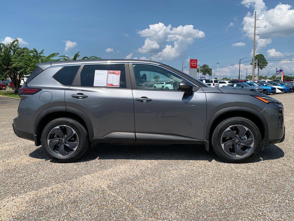 Used 2024 Nissan Rogue SV FWD image 2