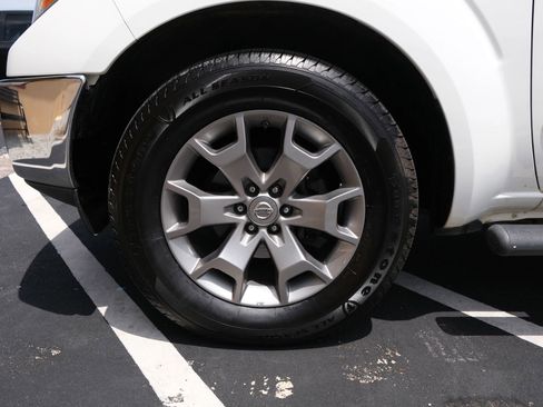 Used 2019 Nissan Frontier SL image 12