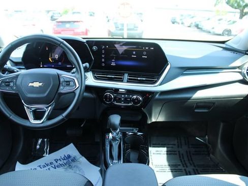Used 2024 Chevrolet Trax LT w/ Driver Confidence Package FWD image 16
