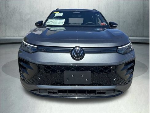 New 2026 Volkswagen Tiguan SE R-Line AWD/4WD image 8