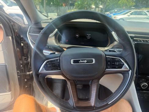 Used 2023 Jeep Grand Cherokee L Summit AWD/4WD image 9
