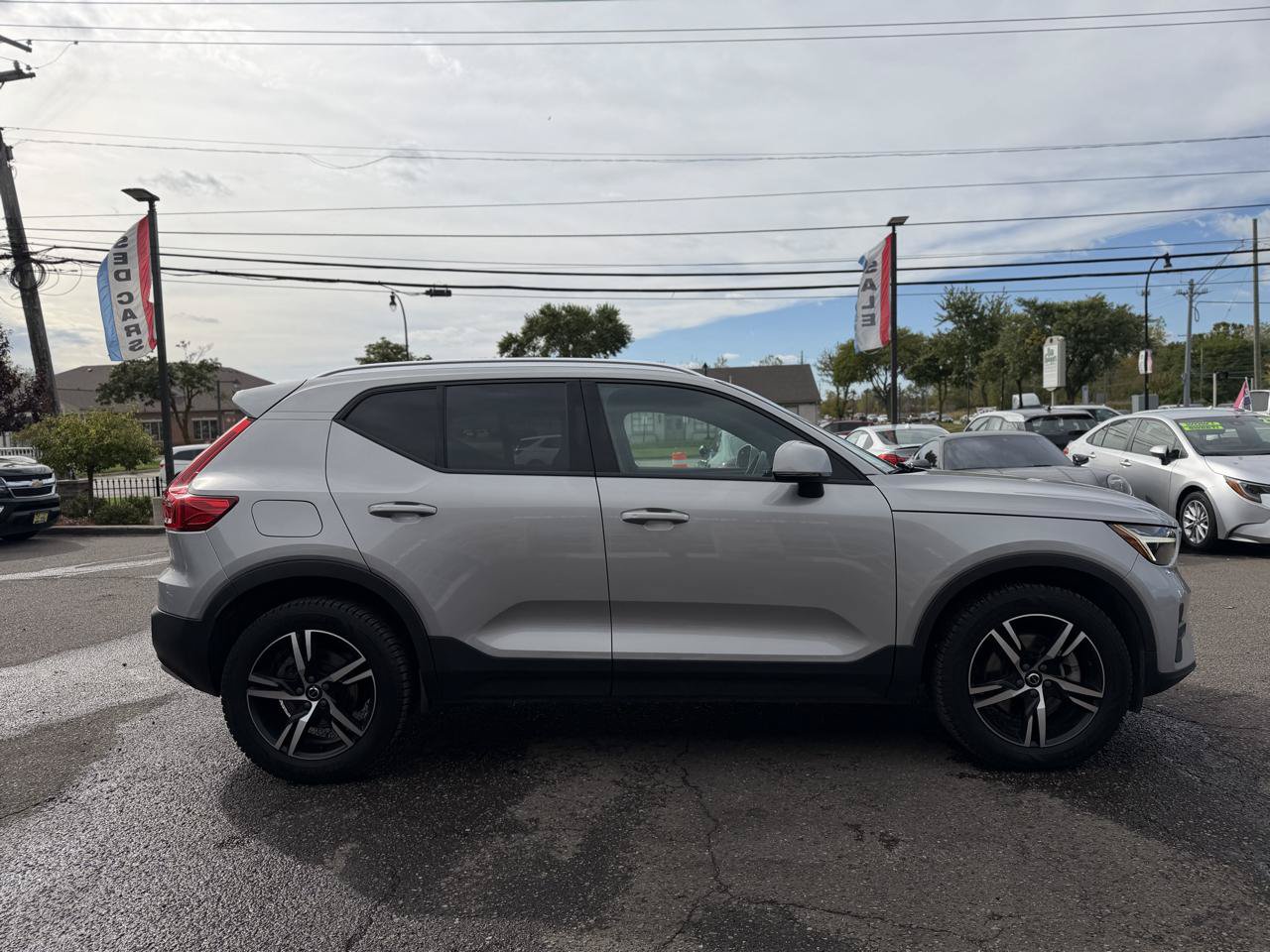 Used 2023 Volvo XC40 B5 Core AWD/4WD image 5