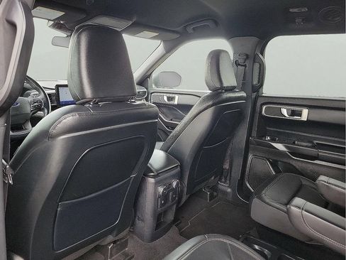 Used 2020 Ford Explorer XLT w/ Equipment Group 202A RWD image 12