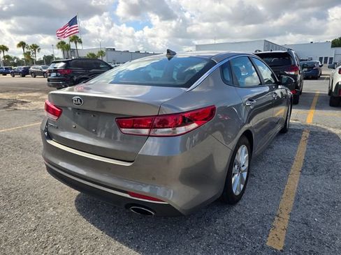 Used 2018 Kia Optima LX w/ 17" Alloy Wheels Package FWD image 3