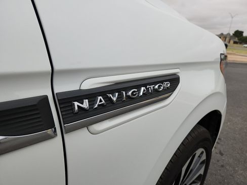 Used 2023 Lincoln Navigator Reserve AWD/4WD image 10