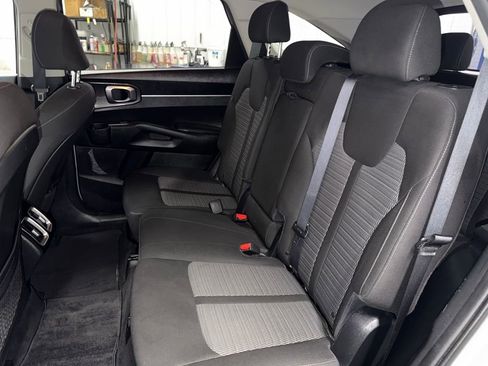 Used 2021 Kia Sorento LX image 13
