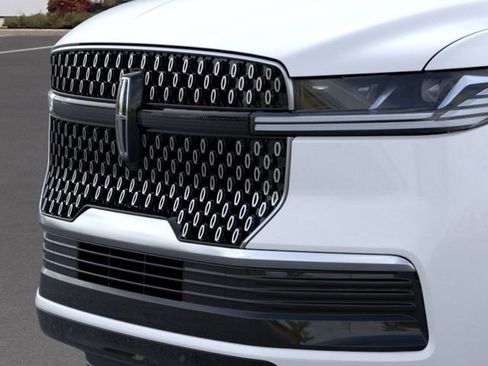 New 2026 Lincoln Navigator L Reserve AWD/4WD image 17
