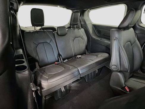 Used 2026 Chrysler Pacifica Select FWD image 24