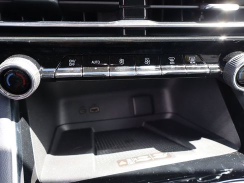 New 2025 Chevrolet Traverse LT w/ Sun and Wheel Package image 22