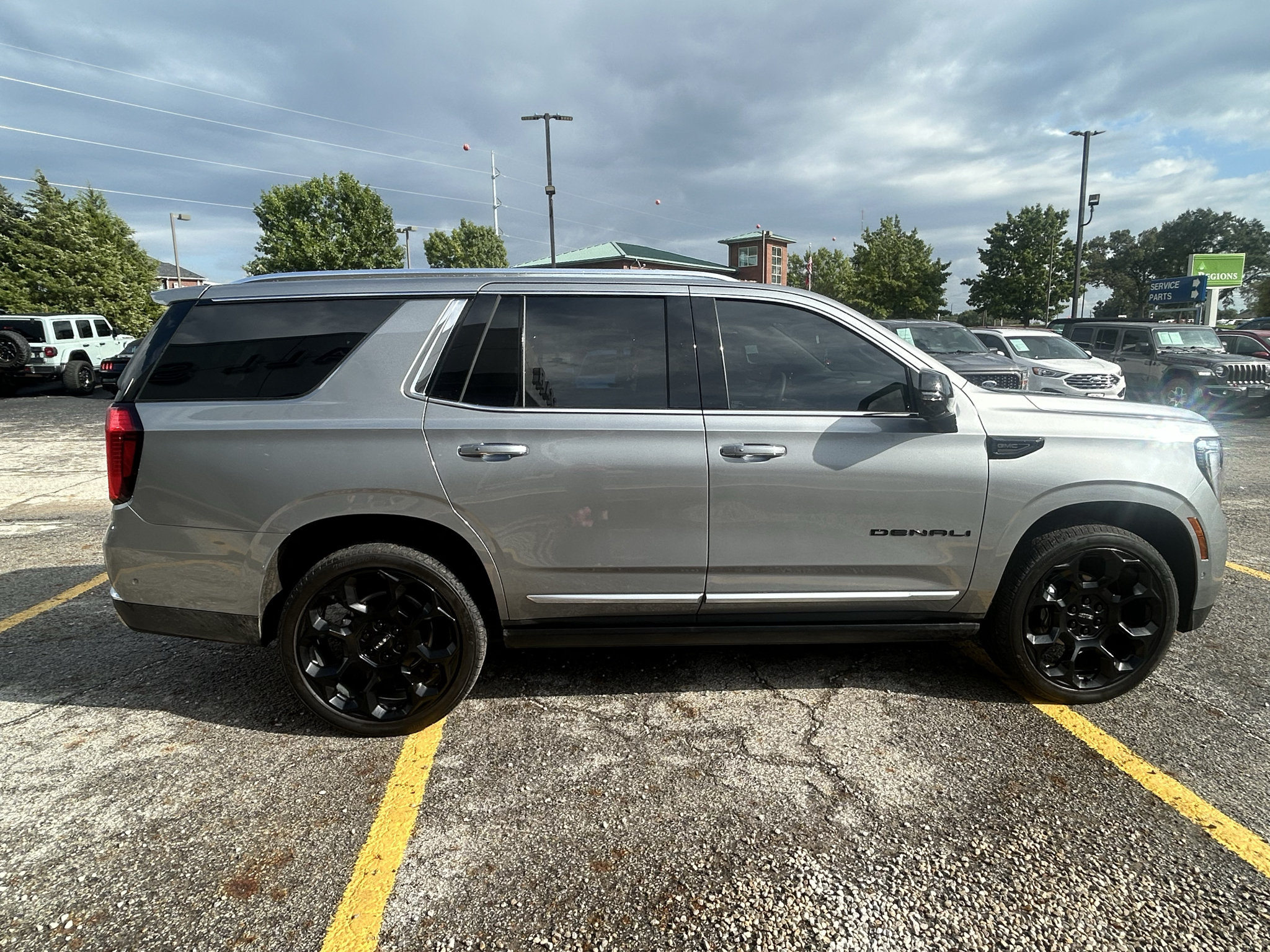 Used 2026 GMC Yukon Denali w/ Denali Reserve Package AWD/4WD image 4