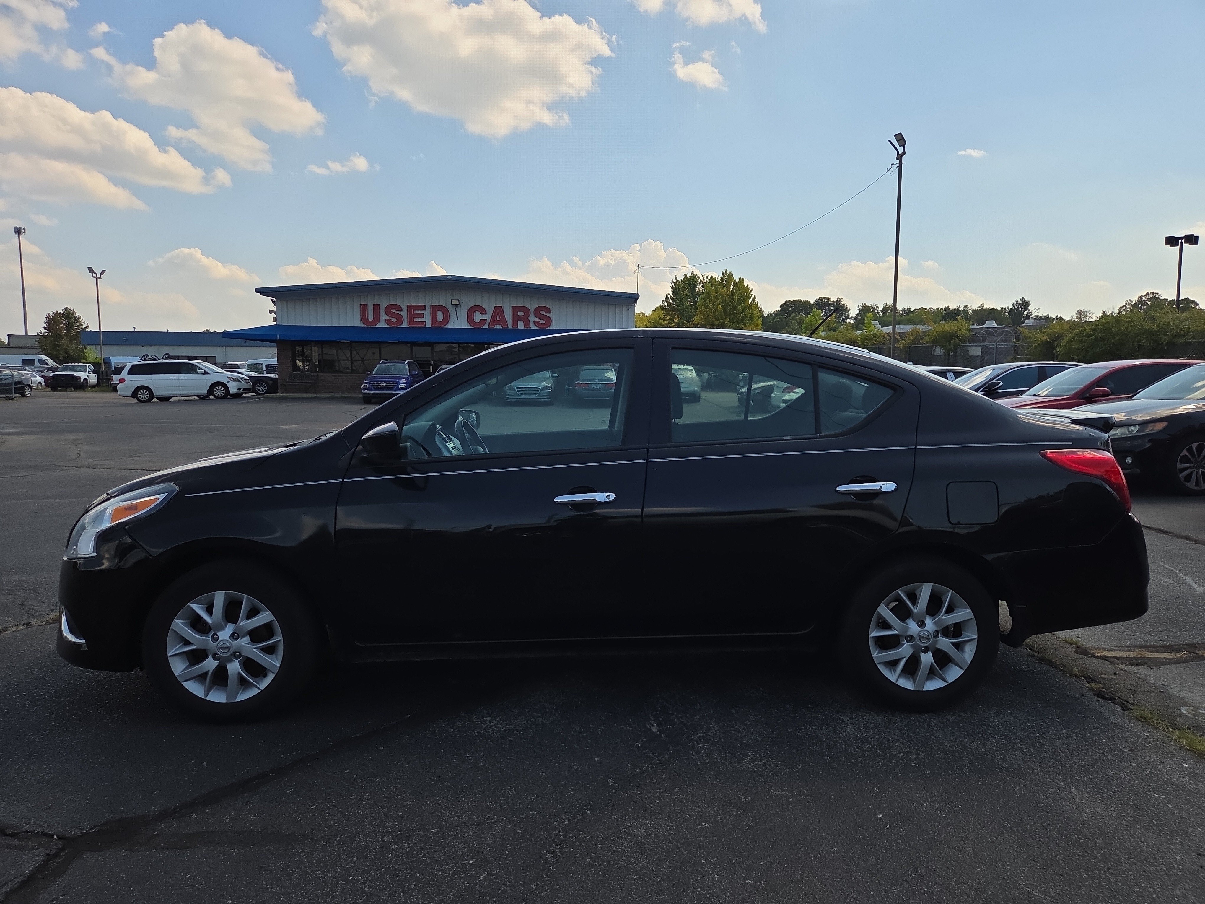 Used 2017 Nissan Versa SV w/ SV Special Edition Package FWD image 2