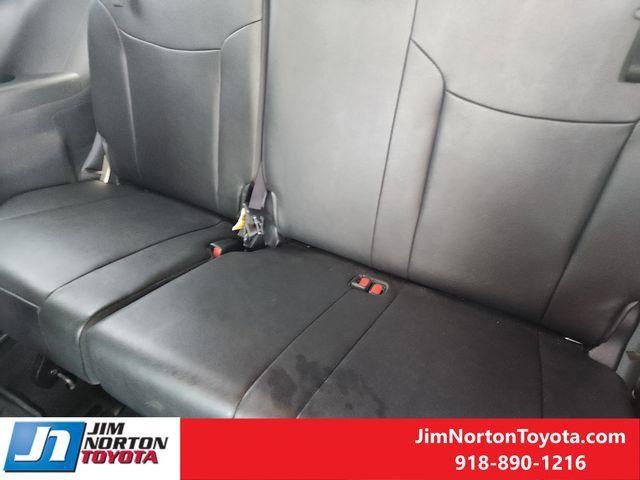 Used 2025 Toyota Sienna Platinum FWD image 32