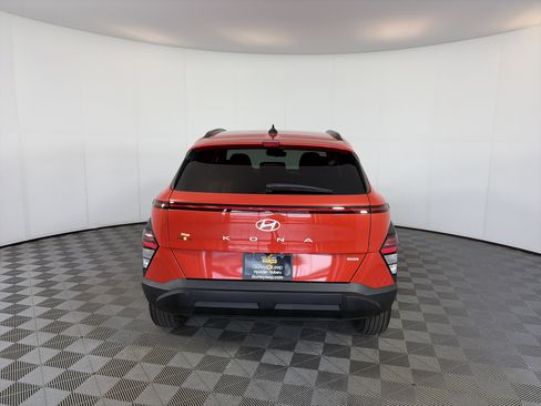 Used 2025 Hyundai Kona SEL AWD/4WD image 9