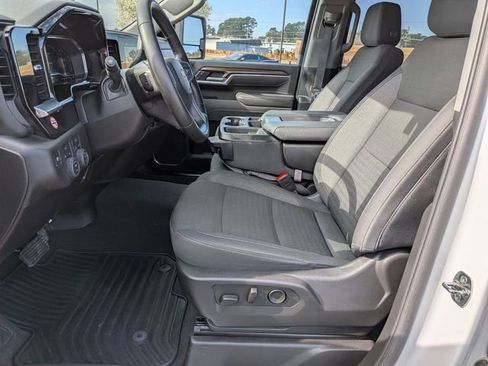 Used 2025 Chevrolet Silverado 2500 LT w/ Convenience Package image 15