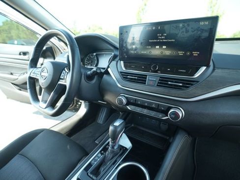 Used 2023 Nissan Altima 2.5 SV w/ SV Premium Package FWD image 37
