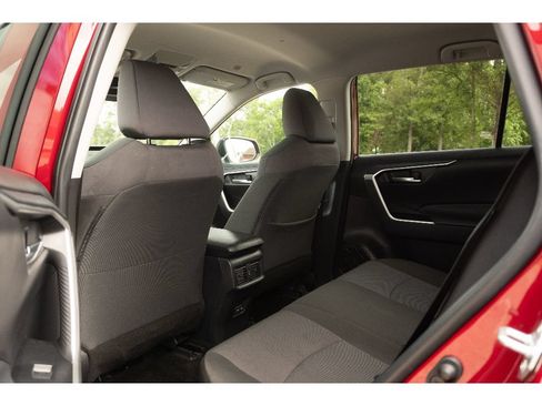 Used 2025 Toyota RAV4 XLE AWD/4WD image 10