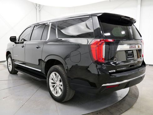 Used 2023 GMC Yukon XL SLT AWD/4WD image 5