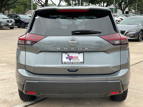 Used 2025 Nissan Rogue SV FWD image 6