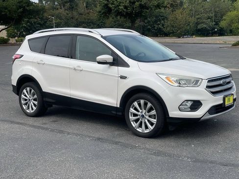 Used 2017 Ford Escape Titanium FWD image 8