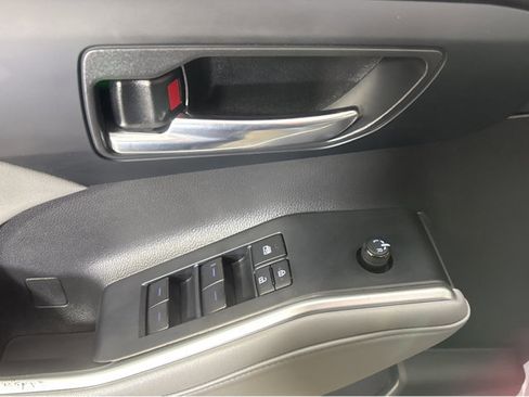 Used 2022 Toyota Highlander XLE image 33