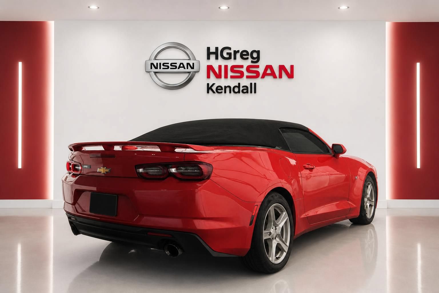 Used 2020 Chevrolet Camaro LT RWD image 4