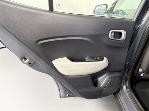 Used 2025 Hyundai Venue SEL FWD image 28