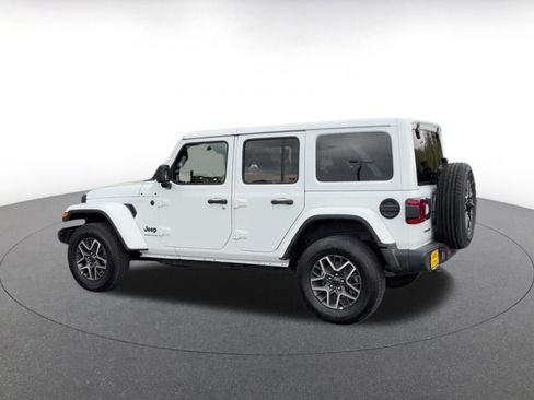 Used 2025 Jeep Wrangler Unlimited Sahara AWD/4WD image 10
