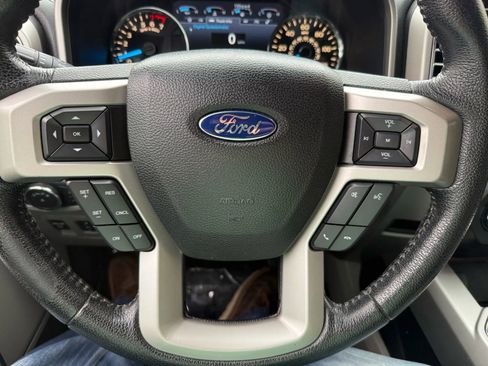 Used 2015 Ford F150 Lariat image 16