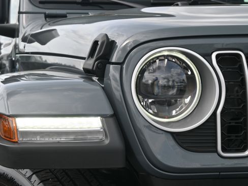 Used 2025 Jeep Wrangler Sahara w/ Safety Group image 26