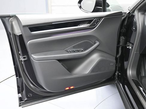 Certified 2025 Porsche Macan 4 Electric AWD/4WD image 15